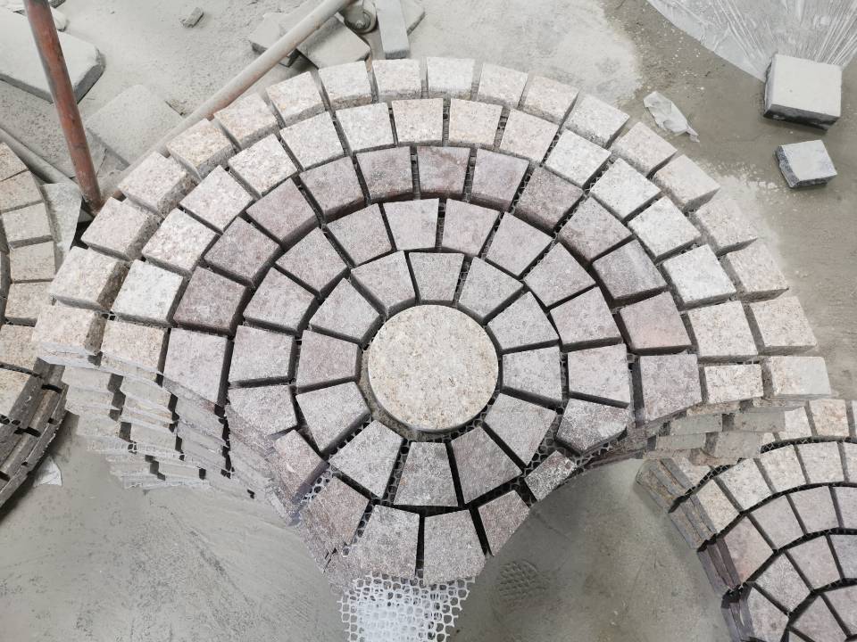 G682 with Red porphyry Cobbles with Mat