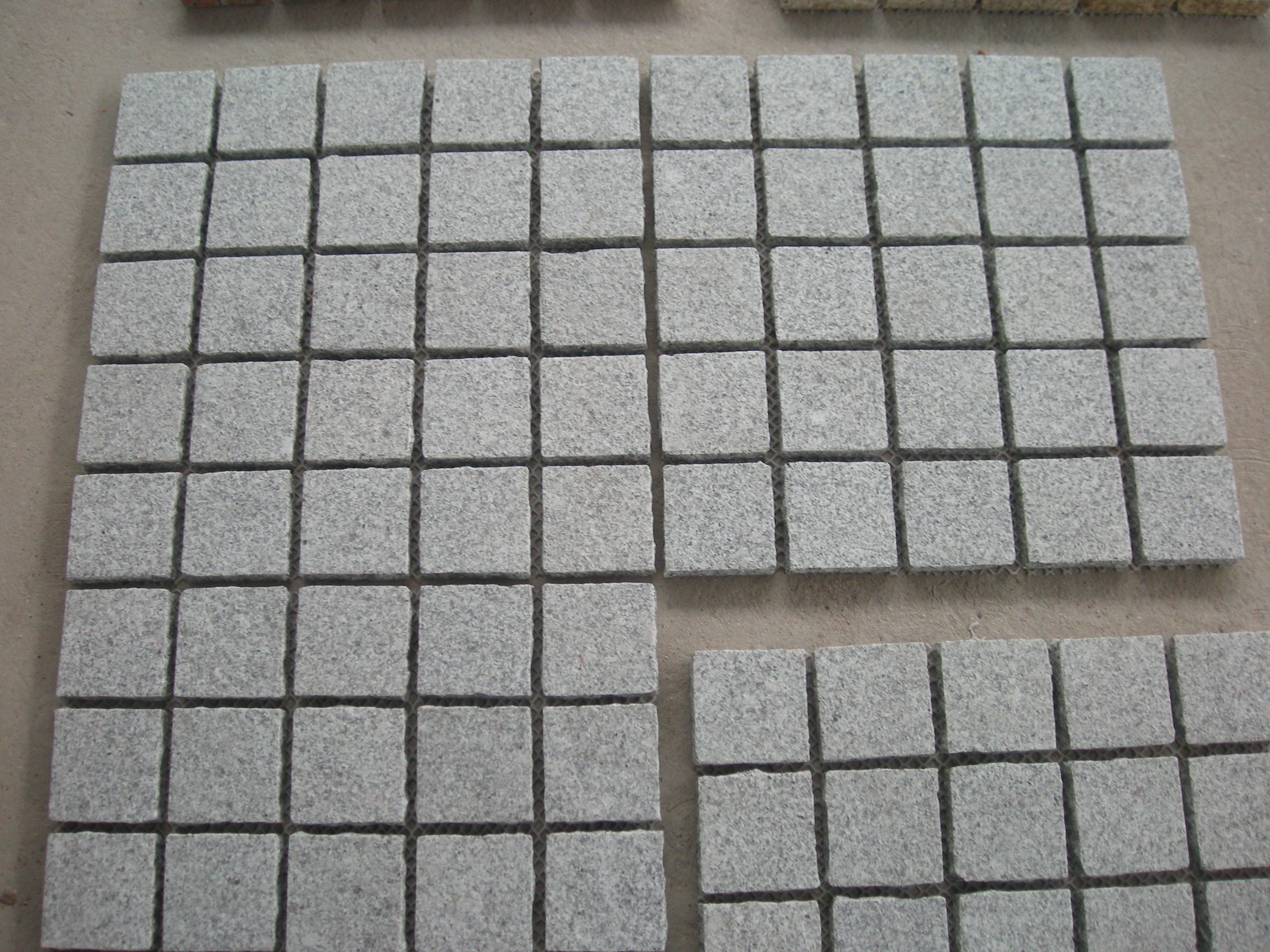 G603 Top flamed Cobbles with Mat